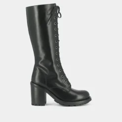 Bottes à talons et laçages