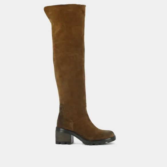 Bottes à talons et semelles crantées