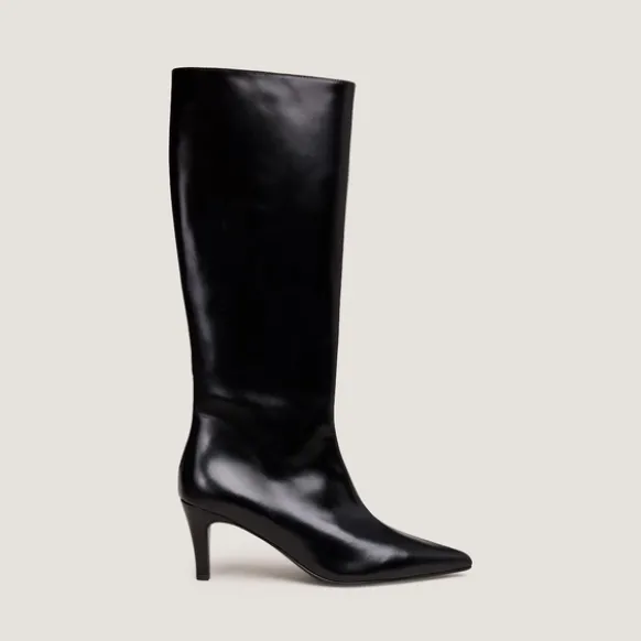 Bottes à talons fins et bouts pointus