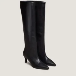 Bottes à talons fins et bouts pointus
