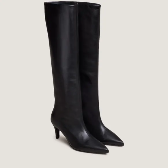 Bottes à talons fins et bouts pointus