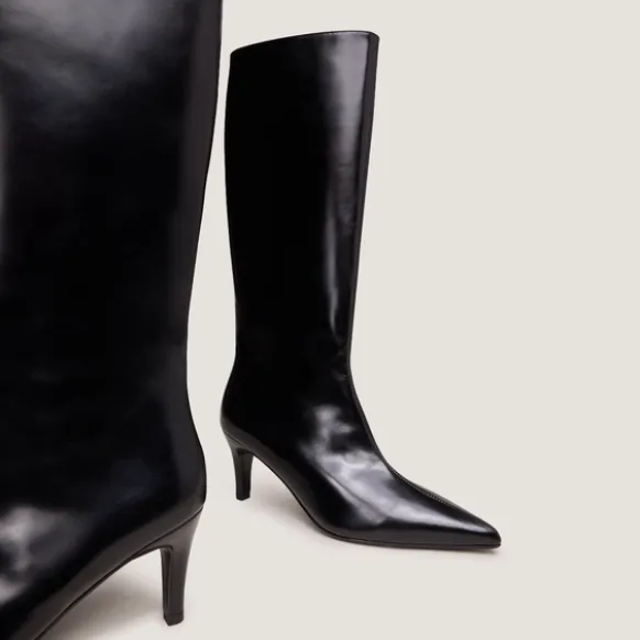 Bottes à talons fins et bouts pointus