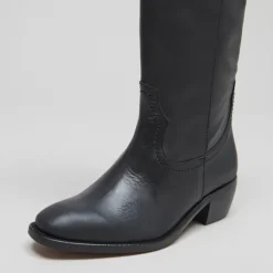 Bottes hautes à bouts ovales