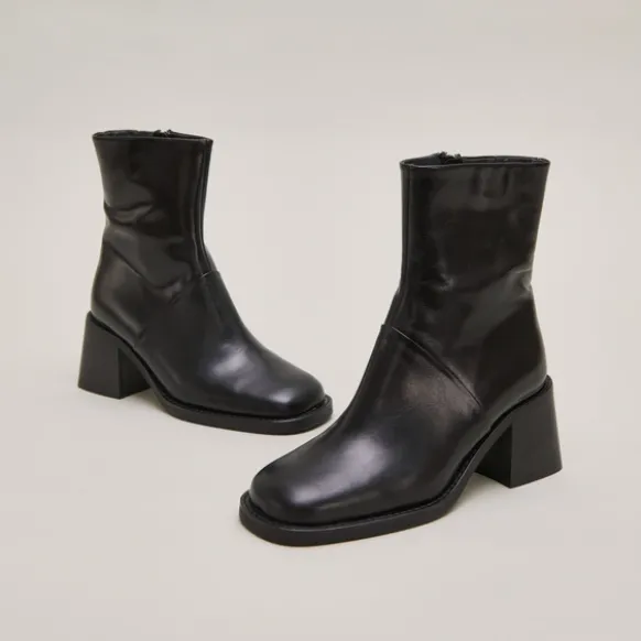 Bottines à bouts carrés et coutures apparentes