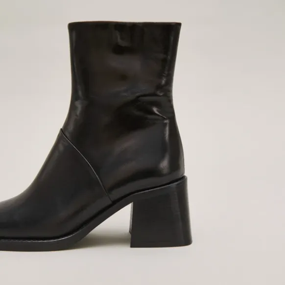 Bottines à bouts carrés et coutures apparentes