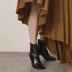 Bottines à bouts carrés et talons fins