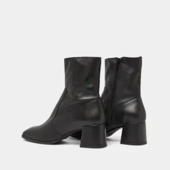 Bottines à bouts ovales