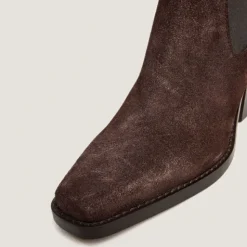 Bottines à bouts pointus et talons biseautés