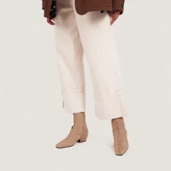 Bottines à bouts pointus et lacets