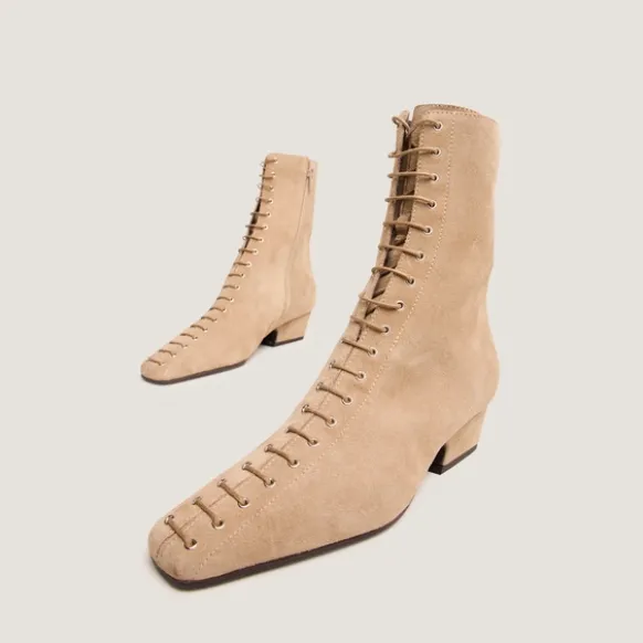 Bottines à bouts pointus et lacets