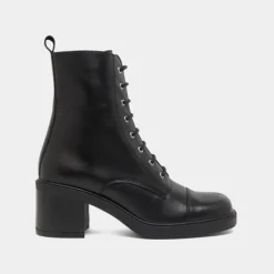 Bottines à lacets et élastiques arrières...