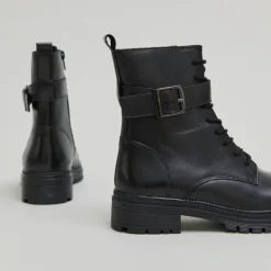 Bottines à lacets et semelles crantées