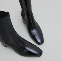 Bottines à larges élastiques