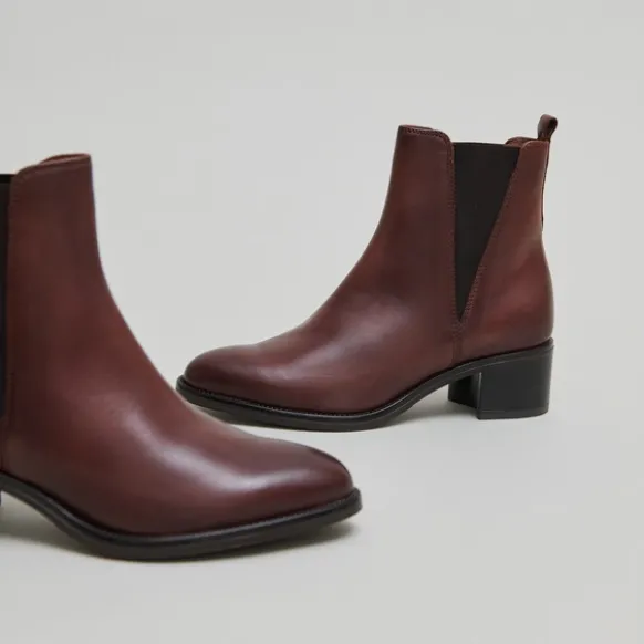 Bottines à élastiques triangulaires