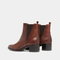 Bottines à élastiques triangulaires