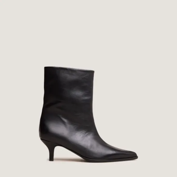 Bottines à petits talons fins et bouts pointus