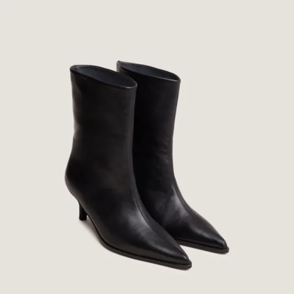 Bottines à petits talons fins et bouts pointus