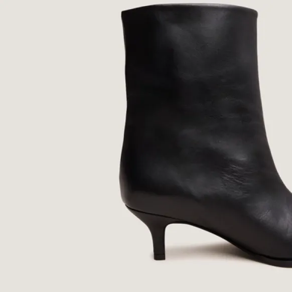 Bottines à petits talons fins et bouts pointus