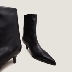 Bottines à petits talons fins et bouts pointus