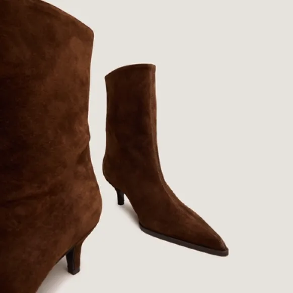 Bottines à petits talons fins et bouts pointus