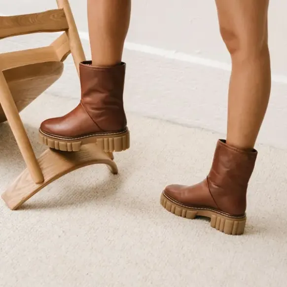Bottines à semelles crantées