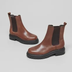 Bottines à semelles crantées et élastiques