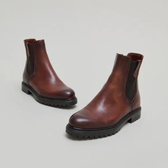 Bottines à semelles crantées et élastiques