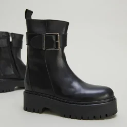 Bottines à semelles crantées