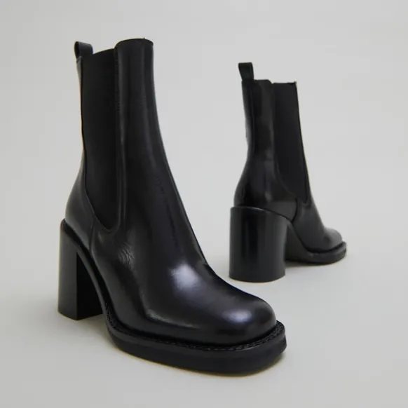 Bottines à talons débordants
