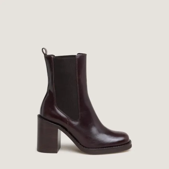 Bottines à talons débordants