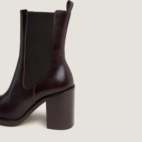 Bottines à talons débordants