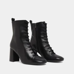 Bottines à talons et à lacets