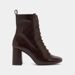 Bottines à talons et à lacets