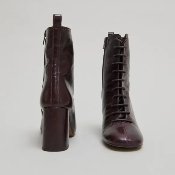 Bottines à talons et à lacets