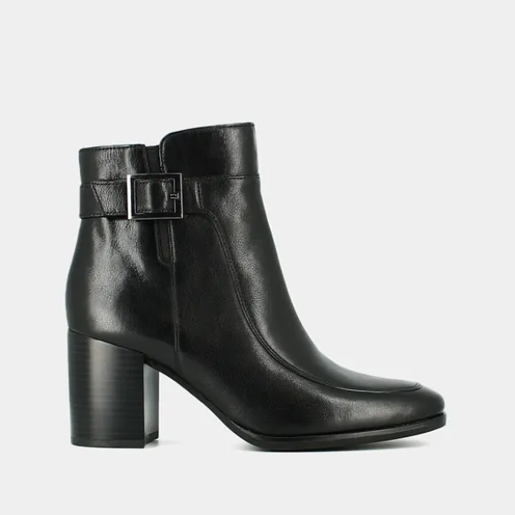 Bottines à talons et boucles