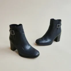 Bottines à talons et boucles