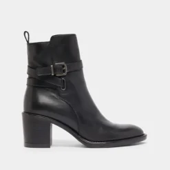 Bottines à talons et boucles
