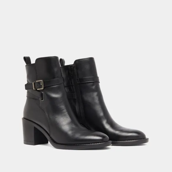 Bottines à talons et boucles