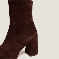 Bottines à talons et bouts carrés