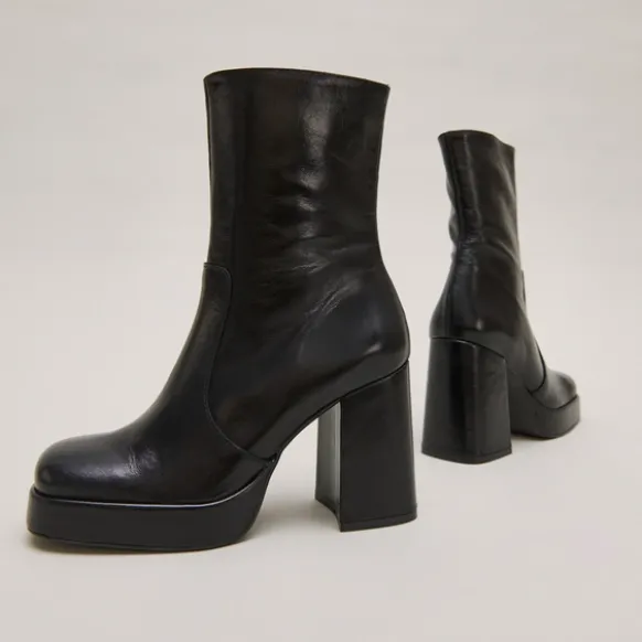 Bottines à talons et bouts carrés