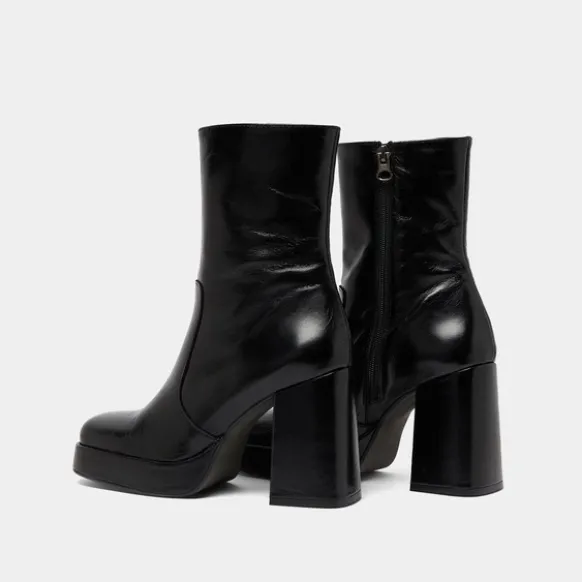 Bottines à talons et bouts carrés
