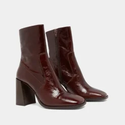 Bottines à talons et bouts carrés