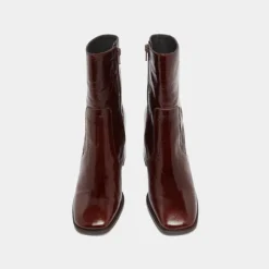 Bottines à talons et bouts carrés