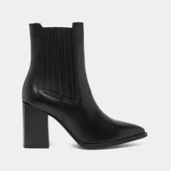 Bottines à talons et bouts pointus
