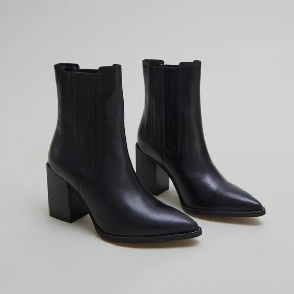 Bottines à talons et bouts pointus