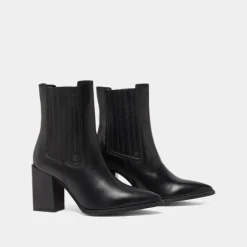 Bottines à talons et bouts pointus