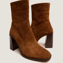 Bottines à talons et bouts carrés