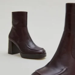 Bottines à talons et bouts carrés