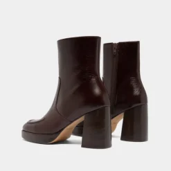 Bottines à talons et bouts carrés