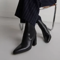 Bottines à talons et bouts pointus